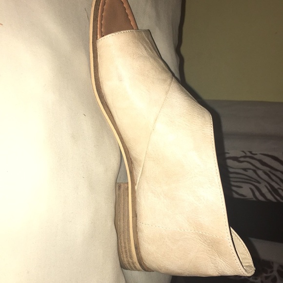 Shoes - Picture 1 of 3
